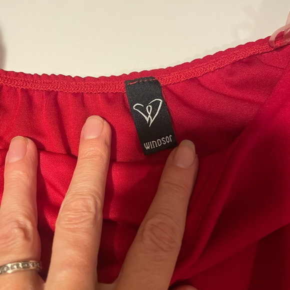 Windsor red XS off the shoulder Too EUC LQQK! Alabama wisconsin - Picture 4 of 4